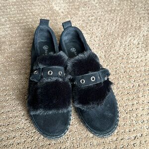 Black Fur Moccasins! 🖤